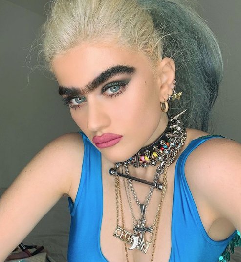 Gören kaşlarıyla dalga geçiyordu! Şimdi herkes peşinden koşuyor - Resim: 4