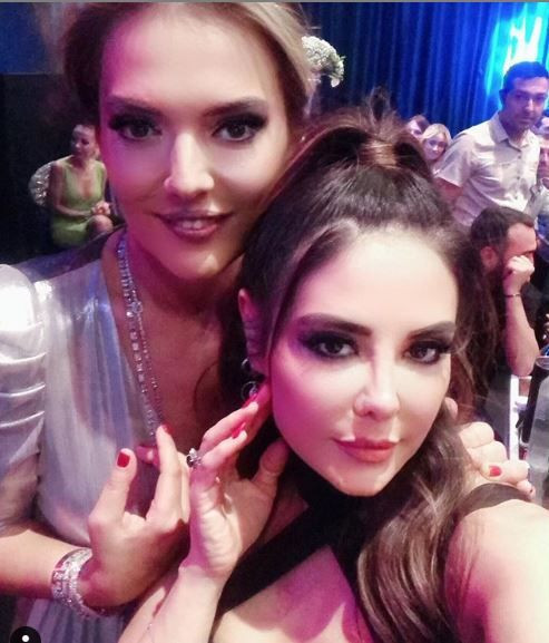 Ekonomik kriz Demet Akalın'ı da vurdu! Açtırdığı alkol şişelerini aracına yükledi - Resim: 1