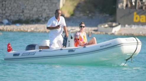 Sinem'e bikini yasağı mı geldi? - Resim: 1