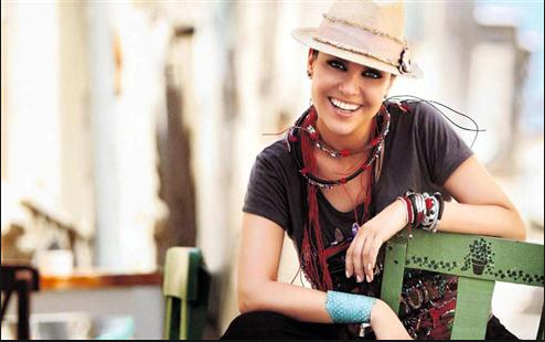 Gülben Ergen elbisesinin azizliğine uğradı - Resim: 1