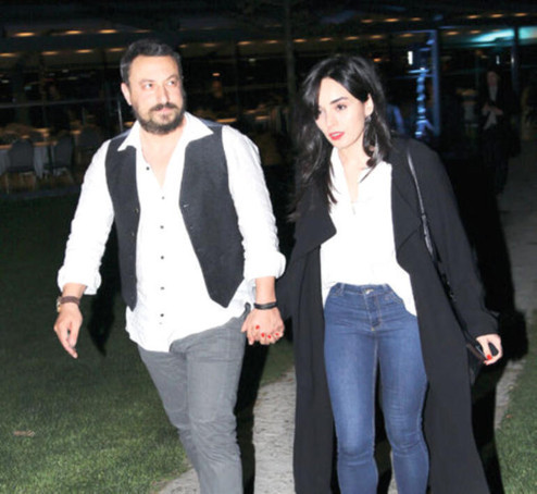 Onur Saylak kiminle evli eşi Gözde Yılmaz kimdir? - Resim: 0