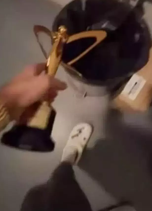 Reynmen, Altın Kelebek ödülünü çöpe attı! O anları paylaştı - Resim: 0