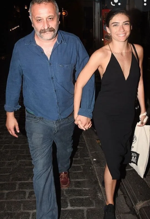 Hazar Ergüçlü transparan giydi ''Eşim daha açığını giymemi isterdi'' dedi - Resim: 2