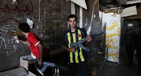 Kaddafi'nin karargahındaki Fenerbahçeli - Resim: 1