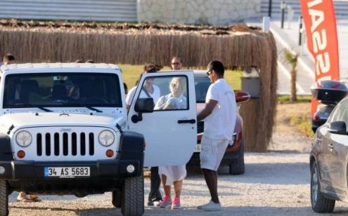 Bebeğiyle ilk kez görüntülendi - Resim: 4