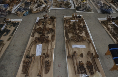 Bosna'daki en büyük toplu mezardan yüzlerce ceset çıkarıldı - Resim: 3