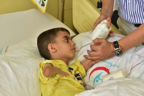 İki elinde sadece bir parmak vardı mucize ameliyat - Resim: 1