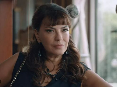 Yeşim Salkım imaj değiştirdi! Derin göğüs dekolteli pozuna gelen yoruma sinirlendi - Resim: 3