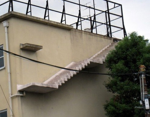 Bu yapılarda bir terslik var! - Resim: 1