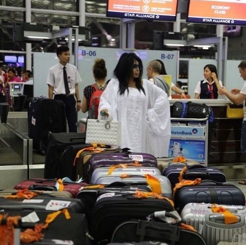 Bülent Ersoy havalimanında! Bavul sayısı şoke etti - Resim: 4