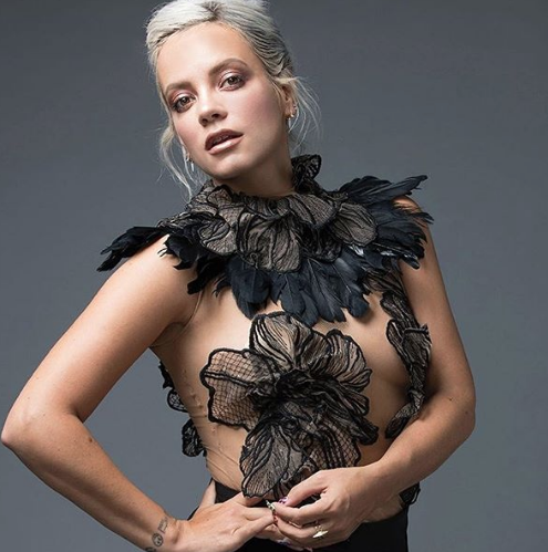 Dünyaca ünlü şarkıcı Lily Allen, çıplak protestosuyla sosyal medyayı yıktı - Resim: 1