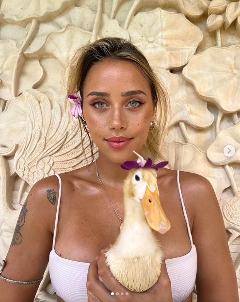 Hamdi Alkan'ın kızı photoshop ayarını kaçırdı Zeynep Alkan'ın bikinisi dile düştü! - Resim: 4