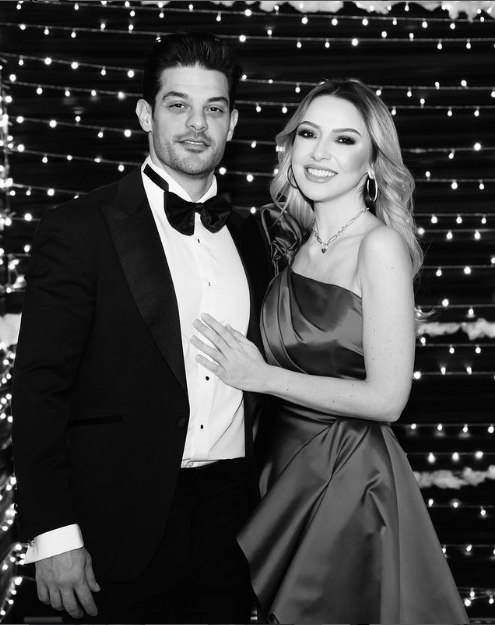 Hadise kural bozdu görümce ile ilk pozu paylaştı müstakbel eşinin ailesine bakın - Resim: 3