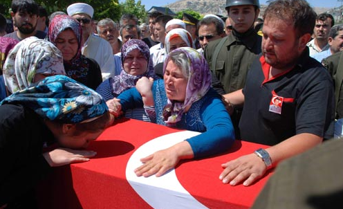 Türkiye şehitlerine uğurluyor! - Resim: 4