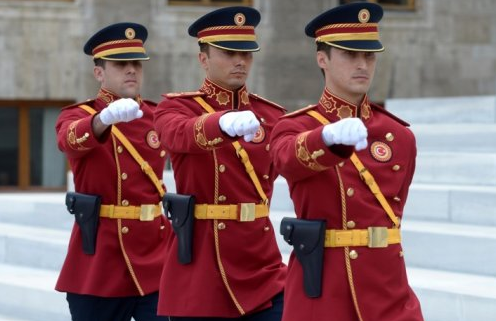 Meclis polislerin yeni kıyafetleri dikkat çekti - Resim: 4