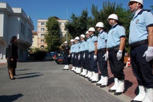 Türkiye'nin ikinci kadın valisi göreve başladı - Resim: 2