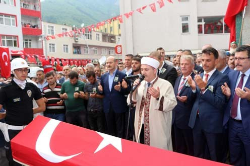 Maçka şehidi Eren Bülbül'ü binlerce hemşehrisi uğurladı - Resim: 4