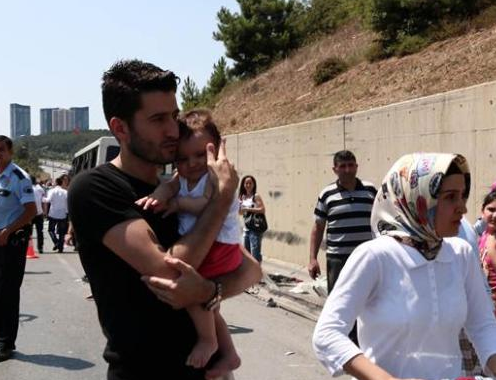 Ümraniye'de halk otobüsünde kaza! - Resim: 2