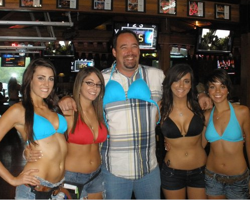 Bu iş yerinde bikini giymeyene iş yok! - Resim: 4