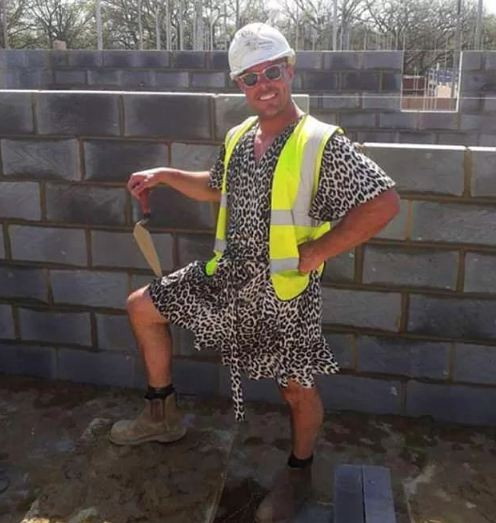 İnşaat işçilerine şort yasaklandı artık mini etekle çalışıyorlar - Resim: 4