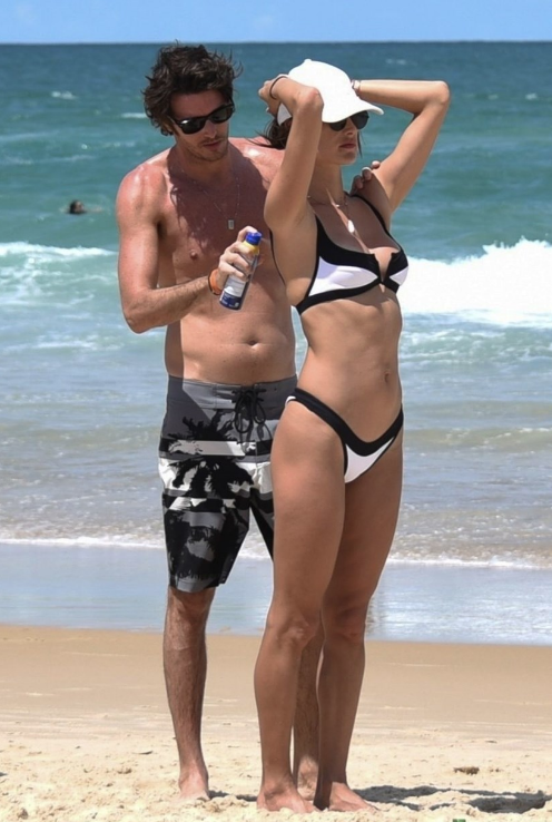 Alessandra Ambrosio sevgilisiyle dudak dudağa - Resim: 3