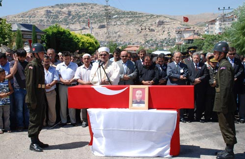 Türkiye şehitlerine uğurluyor! - Resim: 1