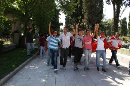 Şehit anmasına yürüyüş gerginliği - Resim: 3