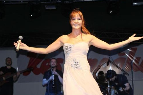 Bengü kaza sonrası ilk kez sahnede - Resim: 3