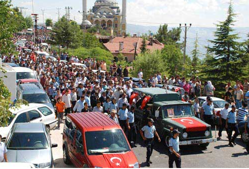 Türkiye şehitlerine uğurluyor! - Resim: 3