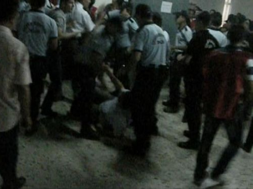 Polis dayağı işçileri perişan etti - Resim: 4