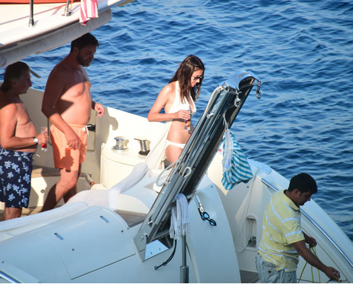 Beyaz bu kez fena yakalandı! - Resim: 1