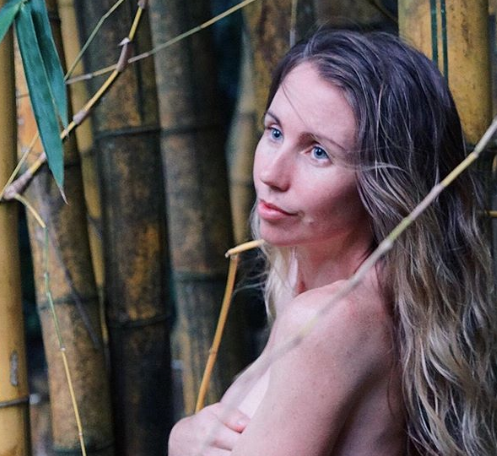 Bir sabah uyandı sevgilisini alıp ormana taşındı!  - Resim: 2