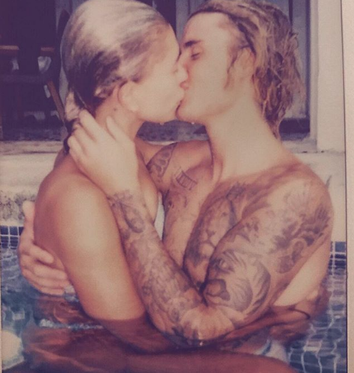 Dünyaca ünlü çiftin pozları olay oldu! Kucağına aldı ve... - Resim: 4