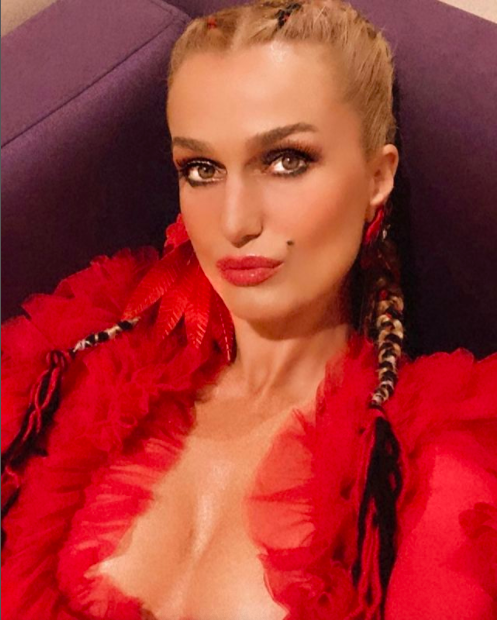 Tuğba Özay 'Sil Baştan' dedi kulak kanattı şarkısı sosyal medyayı uçurdu - Resim: 4