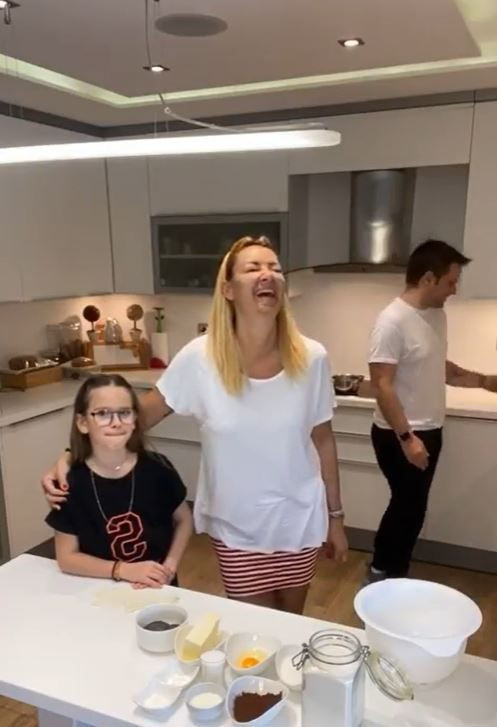 Evde kalınca soluğu mutfakta alan ünlüler bakın neler yaptı! - Resim: 4