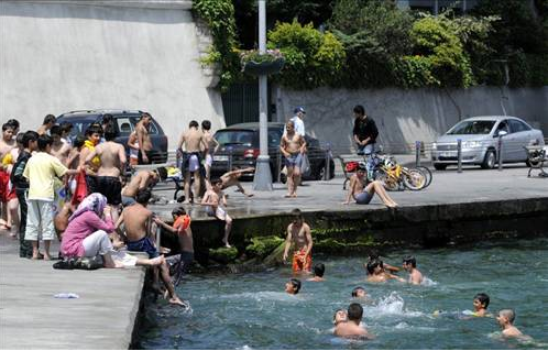 Güneş İstanbulluları denize döktü - Resim: 2