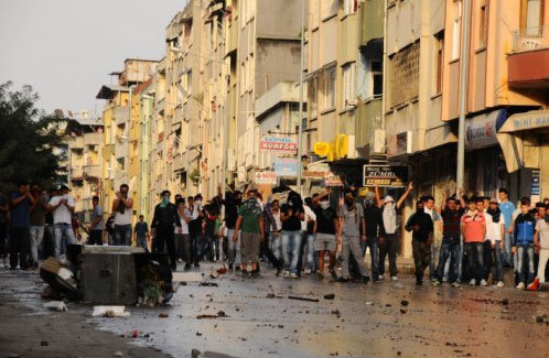 Esad yanlıları polise saldırdı! - Resim: 4