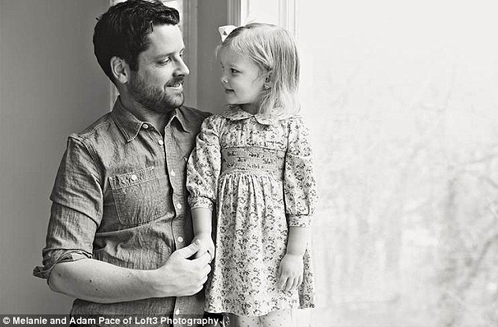 Düğün fotoğraflarını küçük kızıyla devam ettirdi - Resim: 2