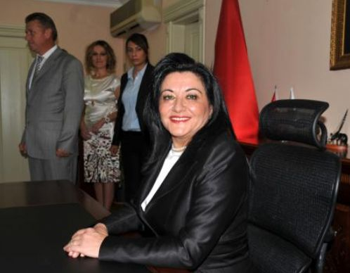 Türkiye'nin ikinci kadın valisi göreve başladı - Resim: 4
