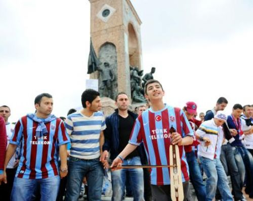 Taraftar bu kez AK Parti'yi hedef aldı - Resim: 2