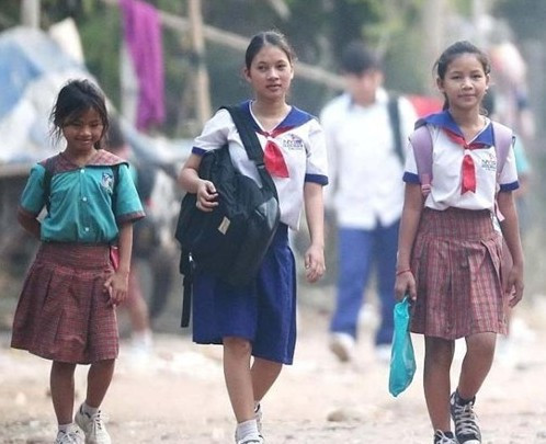 Ünlü çift bu defa bir aileyi evlat edindiler! - Resim: 3