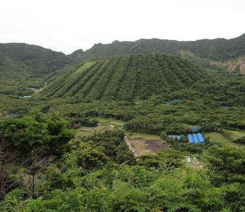 Bir volkanın içinde yaşayan insanlar - Resim: 3