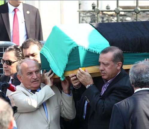 Cenaze törenine öyle isimler katıldı ki... - Resim: 3