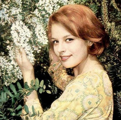 Hülya Koçyiğit bunları ilk kez anlattı meğer köy evlerinde yatıp kalkmış - Resim: 3