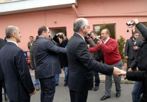 Sekerek geldi helallik istedi - Resim: 2