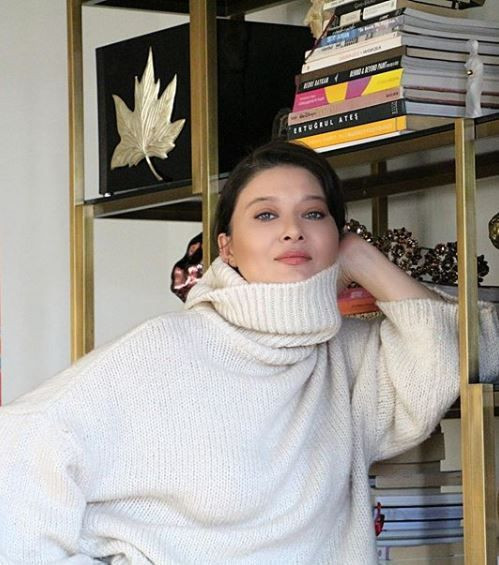 Nurgül Yeşilçay'ın  Scarlett Johansson yorumu olay oldu! 'G.t göbek salmış' - Resim: 2