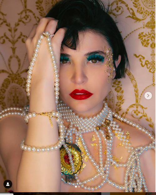 Gonca Vuslateri'den Melis Sezen'e sütyensiz destek! İçimde büyüyen... - Resim: 4