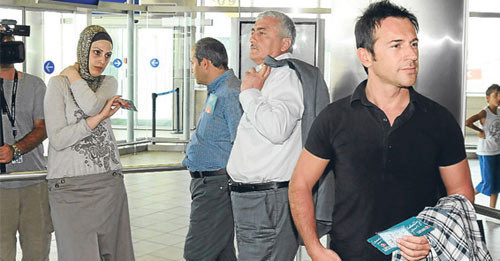 Gözaltı yolunda hatıra fotoğrafı - Resim: 1