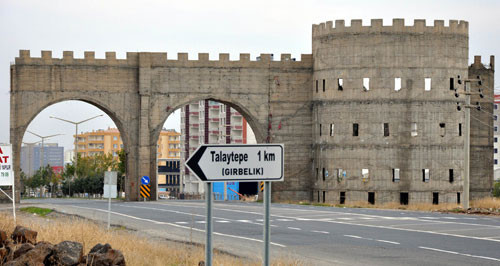 Kürtçe köy tabelaları  - Resim: 1