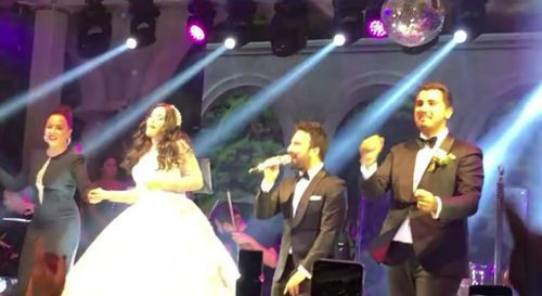 Tarkan düğünde sahne aldı Ebru Gündeş'le düet yaptı Gülnur Güneş'in düğününe ünlü akını - Resim: 2